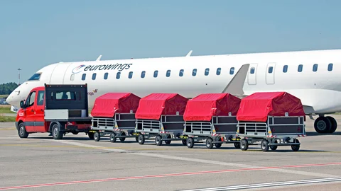 Gepäckwagen Gepäckanhänger und Frachtanhänger für den Flughafen