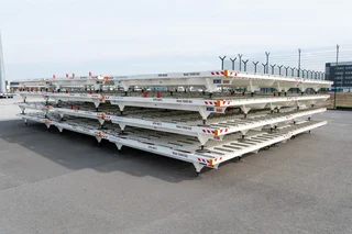 Neue Blumenbecker Flughafen-Rolldecks am Frachtflughafen